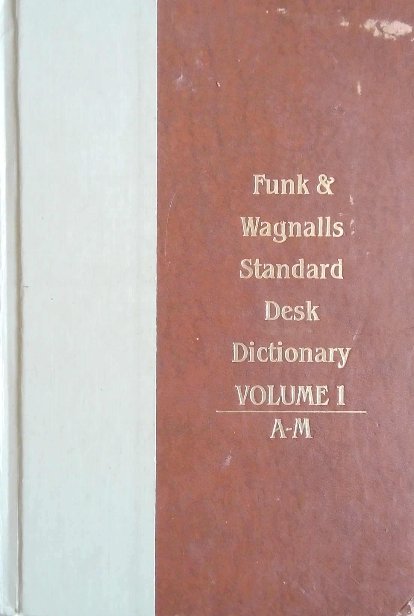 Funk & Wagnall's Standard Desk Dictionary: Volume 1